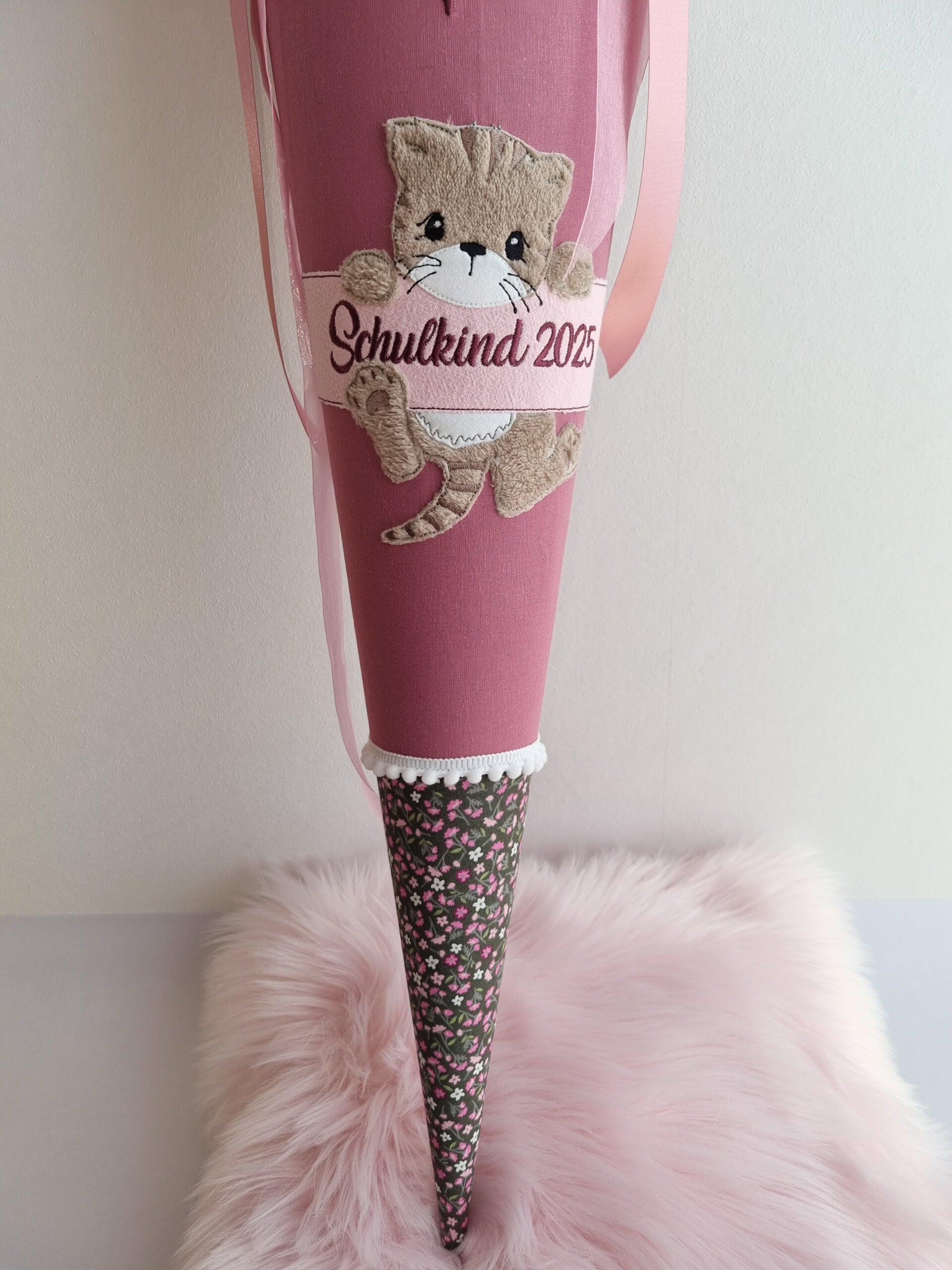 Personalisierte Schultüte Katze – Altrosa Blumenstoff, handgemacht aus Baumwolle