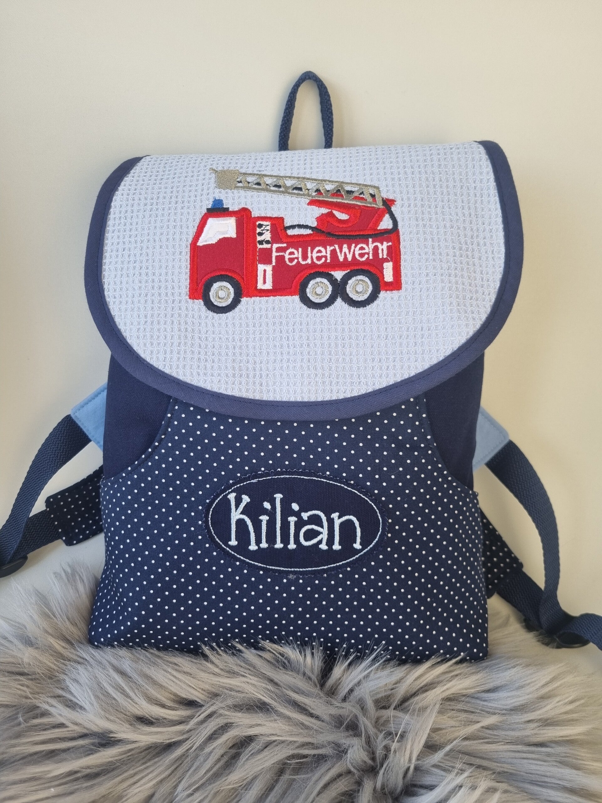 Personalisierter Kinderrucksack Feuerwehr – handgemacht & bestickt mit Namen