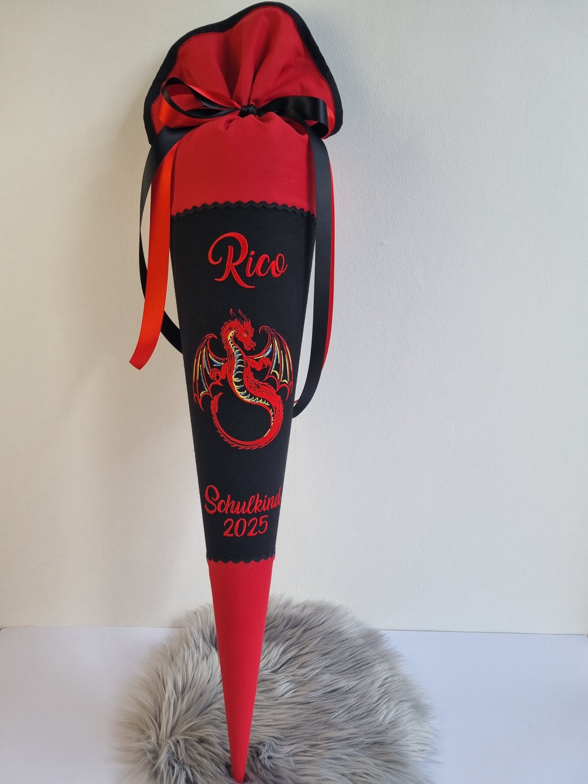 Personalisierte Schultüte Drache schwarz rot mit Name – Stoff Schultüte Jungen