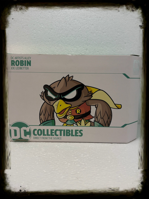 DC Collectibles – Artists Alley: Robin by Joe Ledbetter Designer Vinyl Figure (~7″ / ~17,8 cm) (EAN 0761941355528)