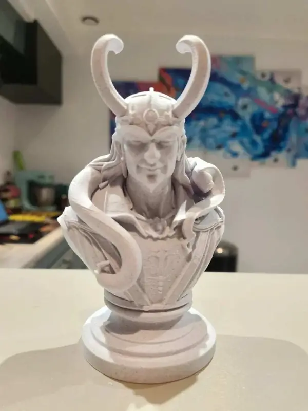 Buste Loki – Dieu Nordique – Finition Marbre – Statue Décorative 15 cm