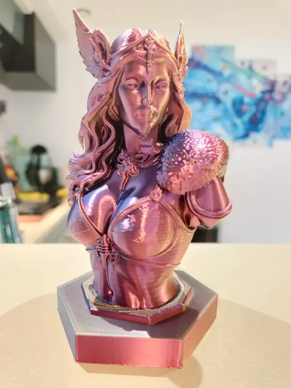 Buste Freyja Multicolore – Collection Les 4 Étincelantes 15cm