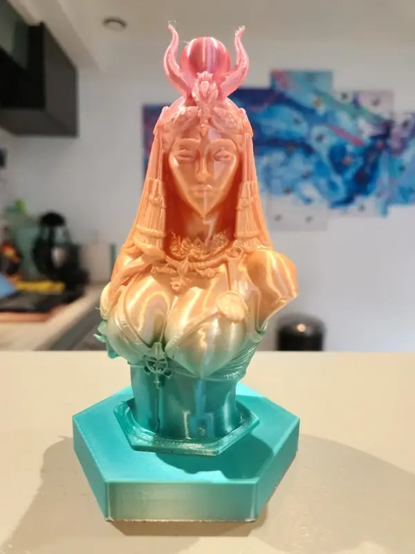 Buste Isis Multicolore – Collection Les 4 Étincelantes 15cm