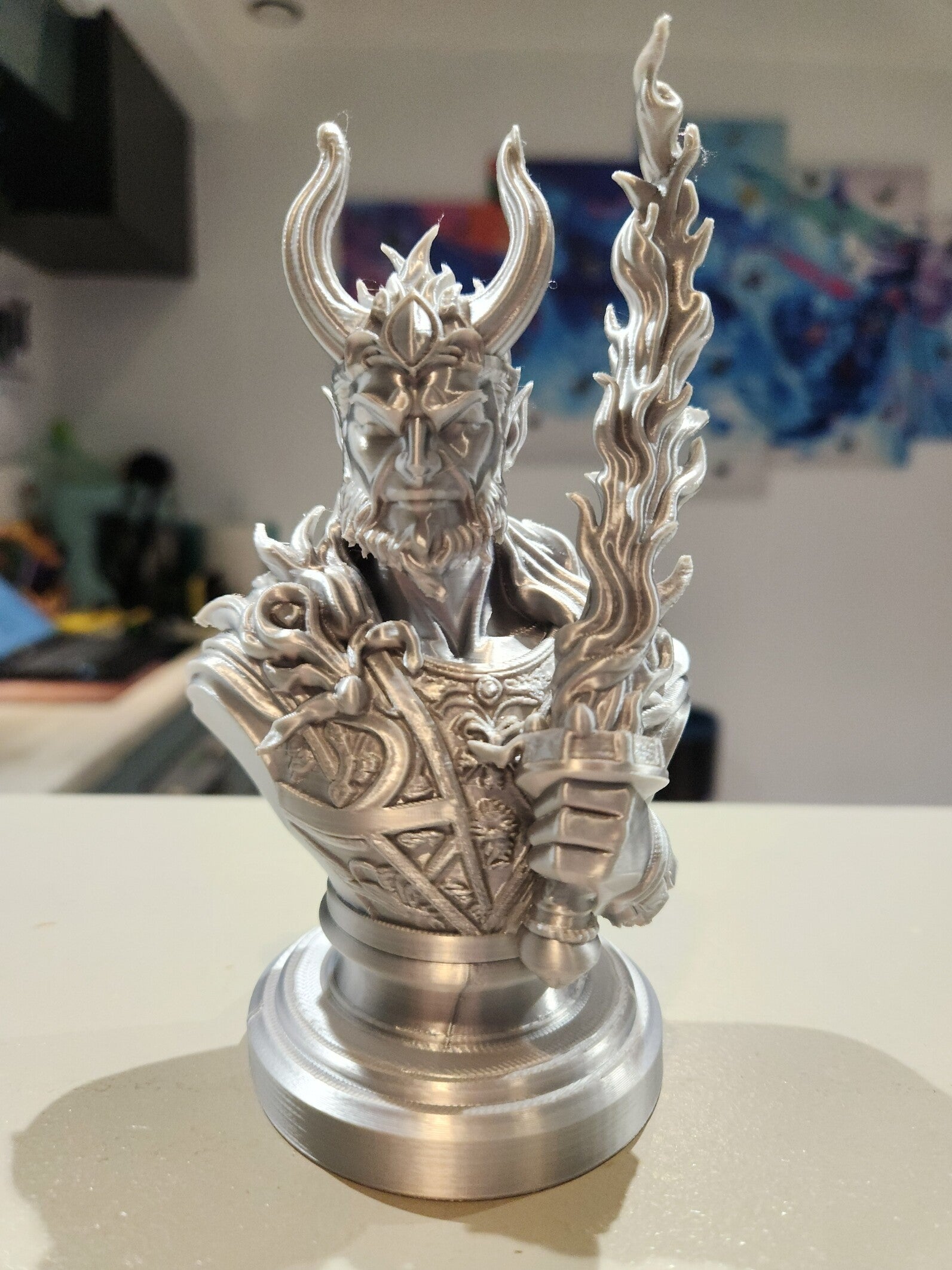 Buste de Surtr Argenté – Sculpture Mythologie Nordique Décorative 15cm