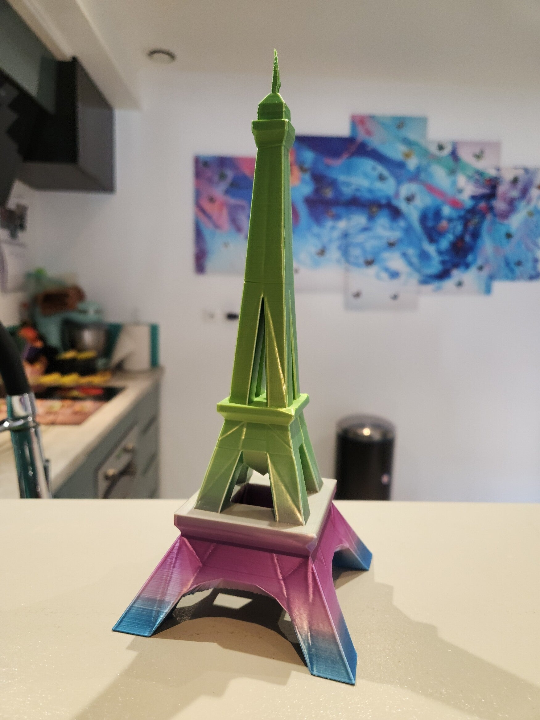 Tour Eiffel Multicolore 25cm – Sculpture Design Graphique Décorative