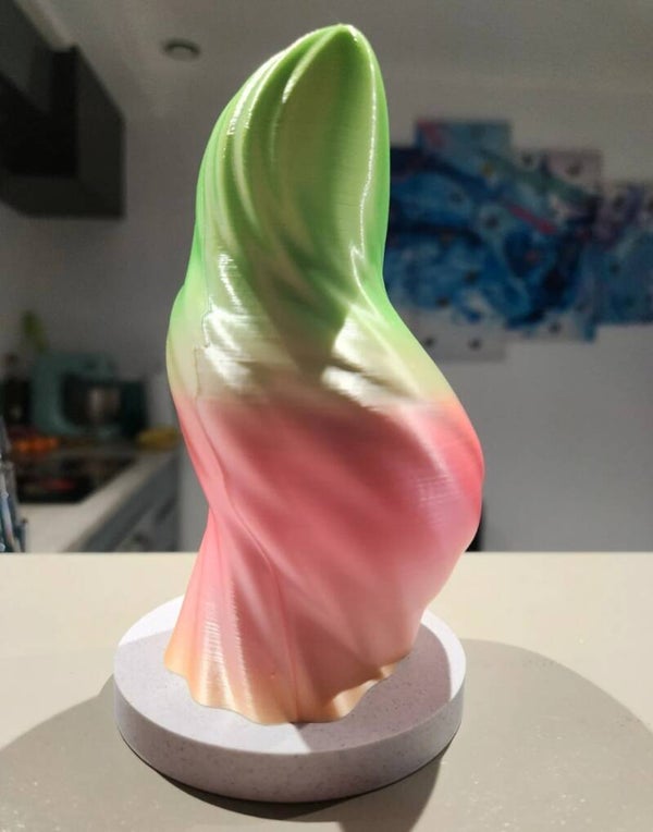 Décoration abstraite Tourbillon multicolore – Socle effet marbre – Art moderne unique