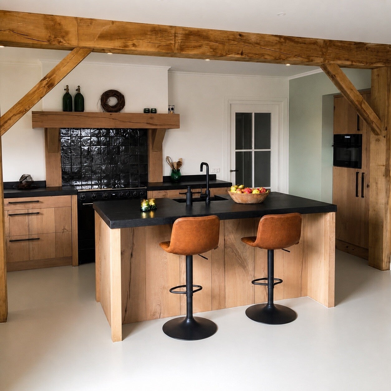 Eiken leefkeuken in de bestaande architectuur — 02 aanzicht
