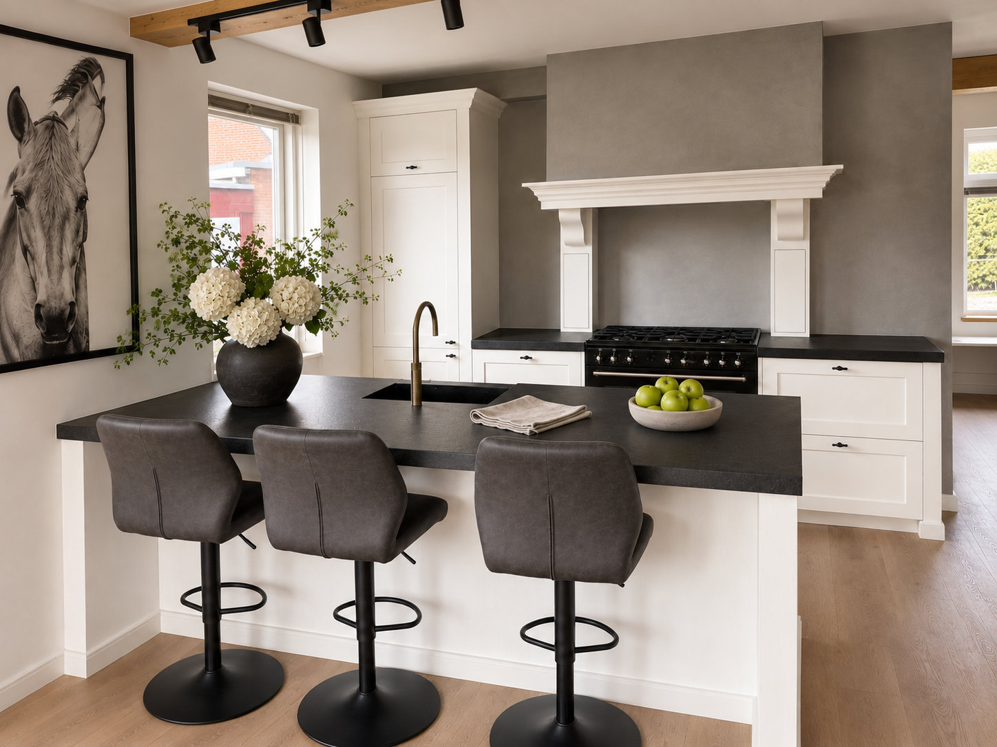 Landelijke witte leefkeuken — 02 aanzicht