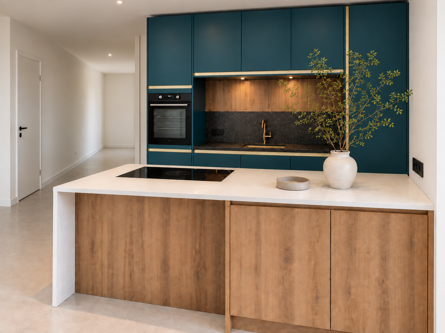 Petrolblauwe keuken met houten eiland — 03 aanzicht