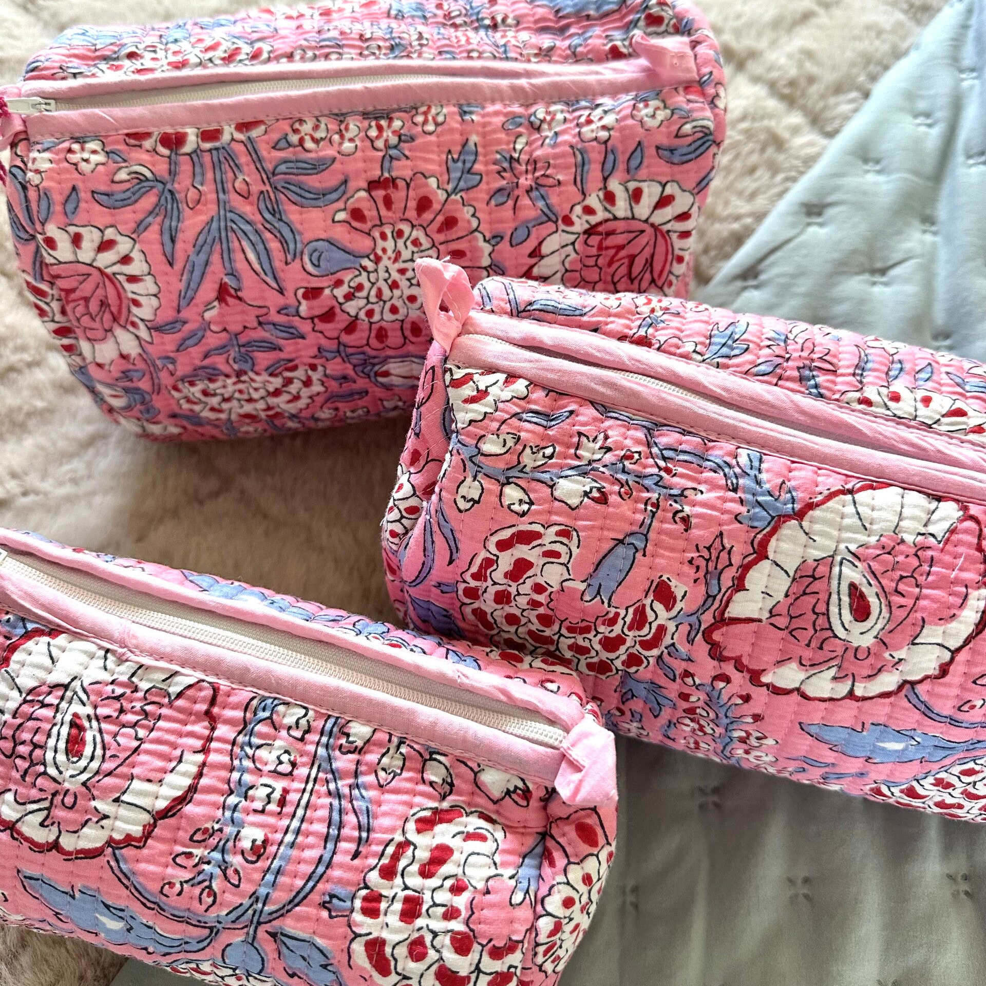 Flowery toilettas