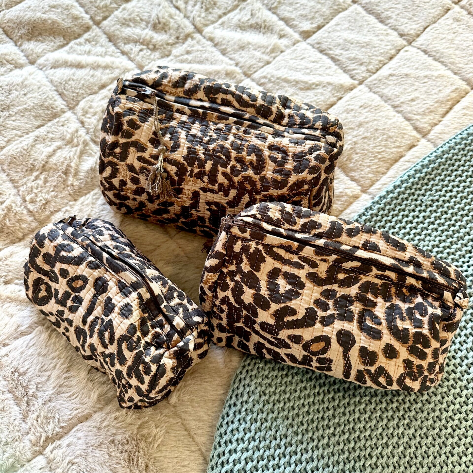 Leopard toilettas