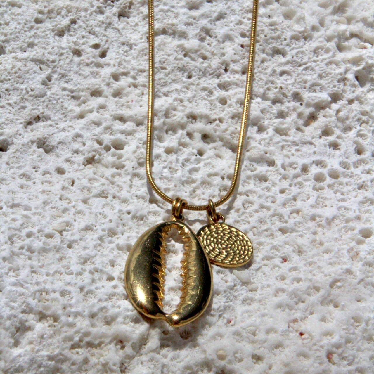 Kiara shell necklace