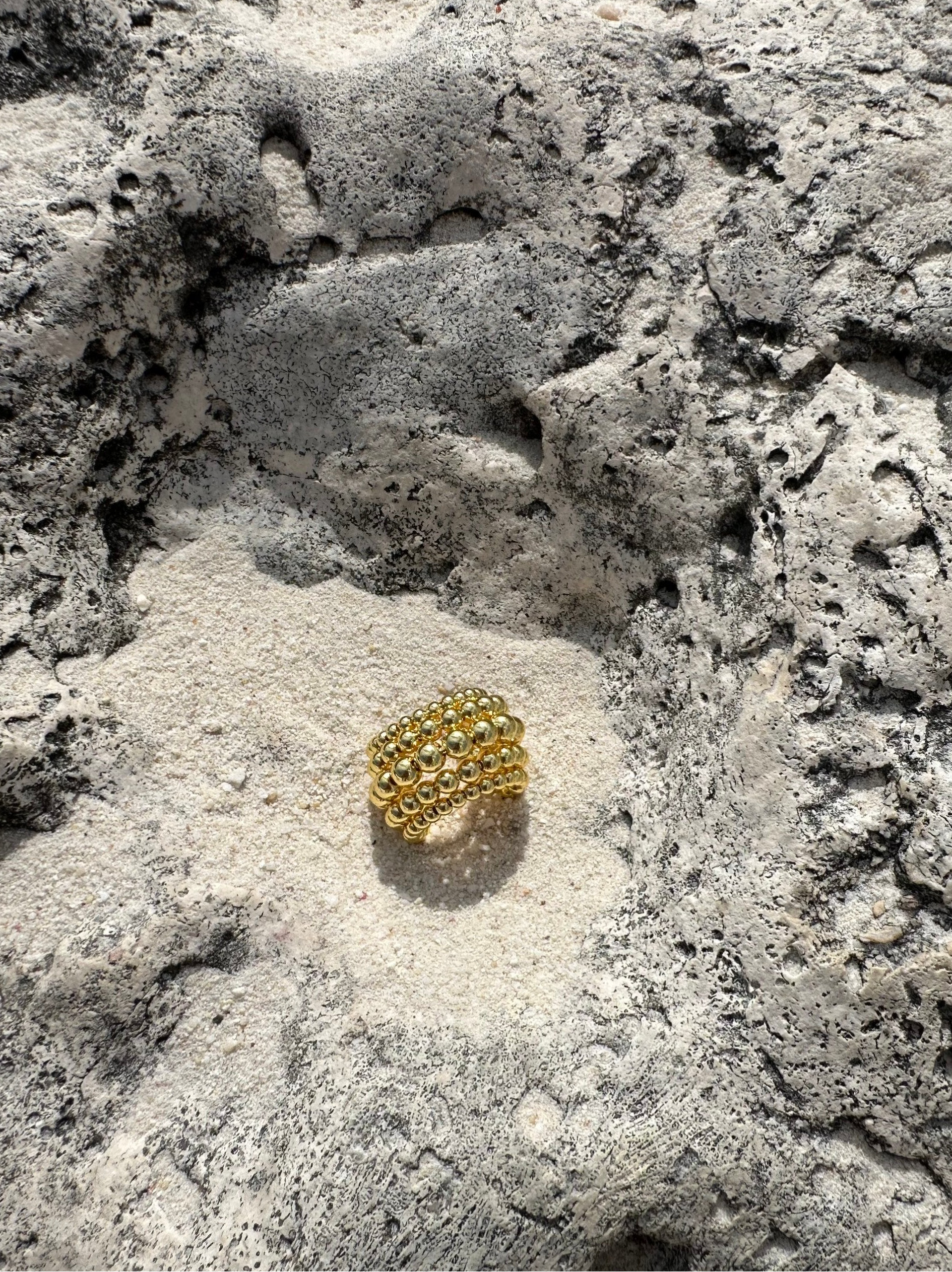 Big dot ring