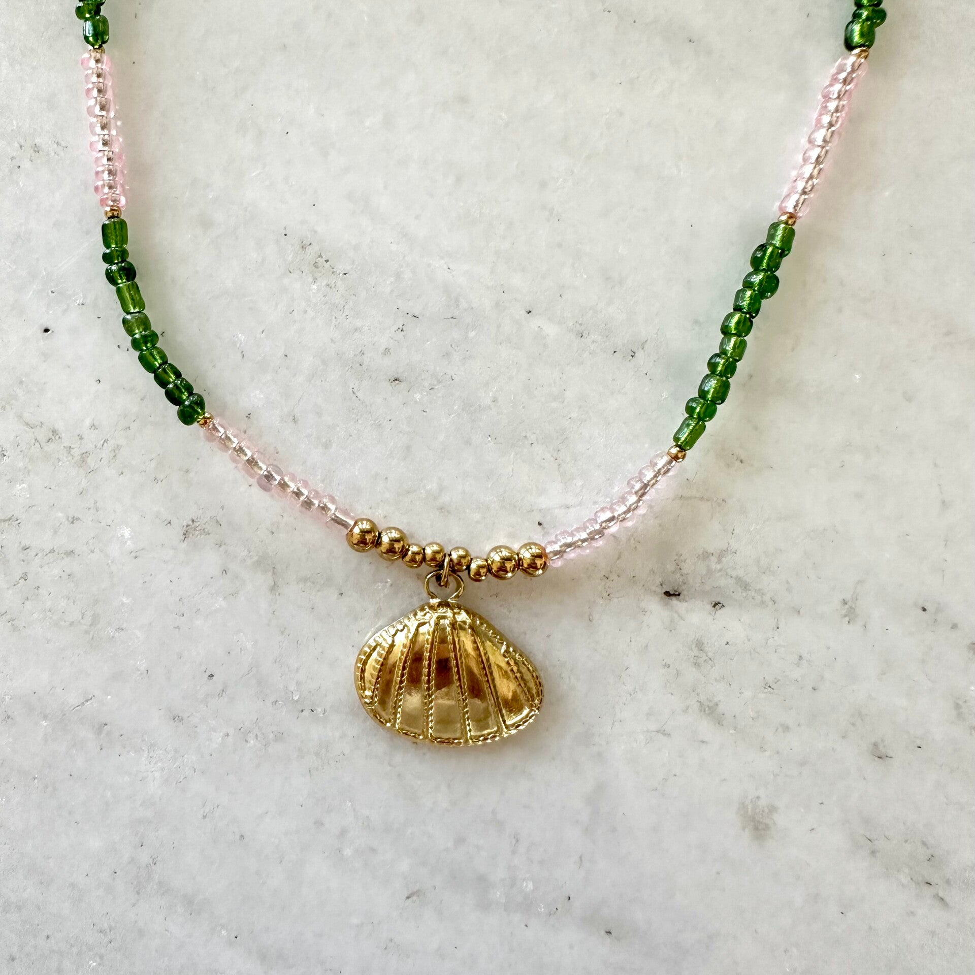 Shell vibe necklace