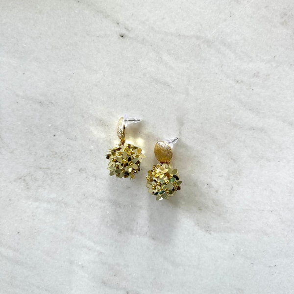 Gold flowie earrings