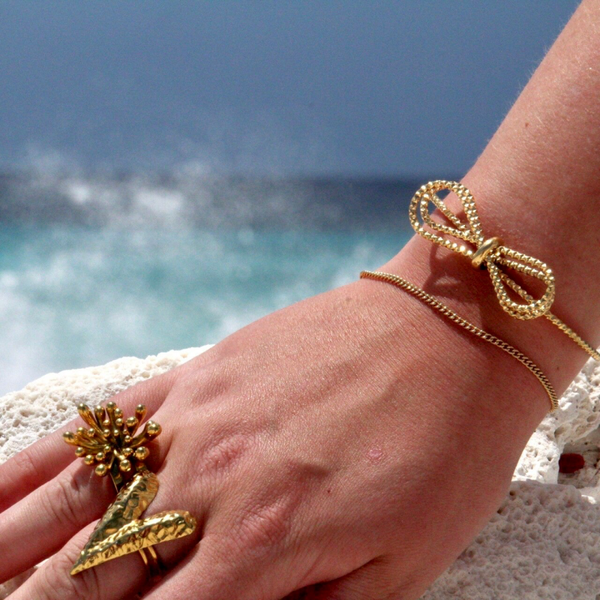 Ocean bow bangle