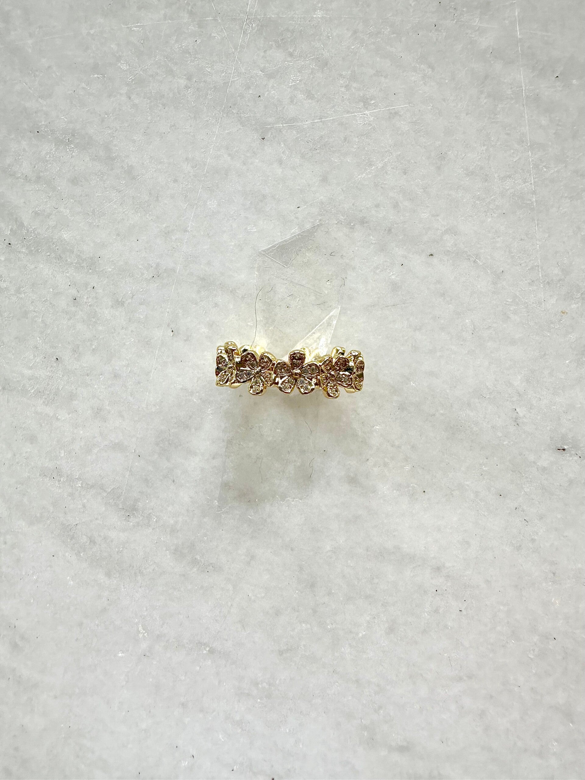 Shiny flower ring