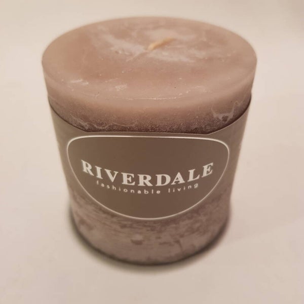 Kaars hoog 11 x 11 cm taupe