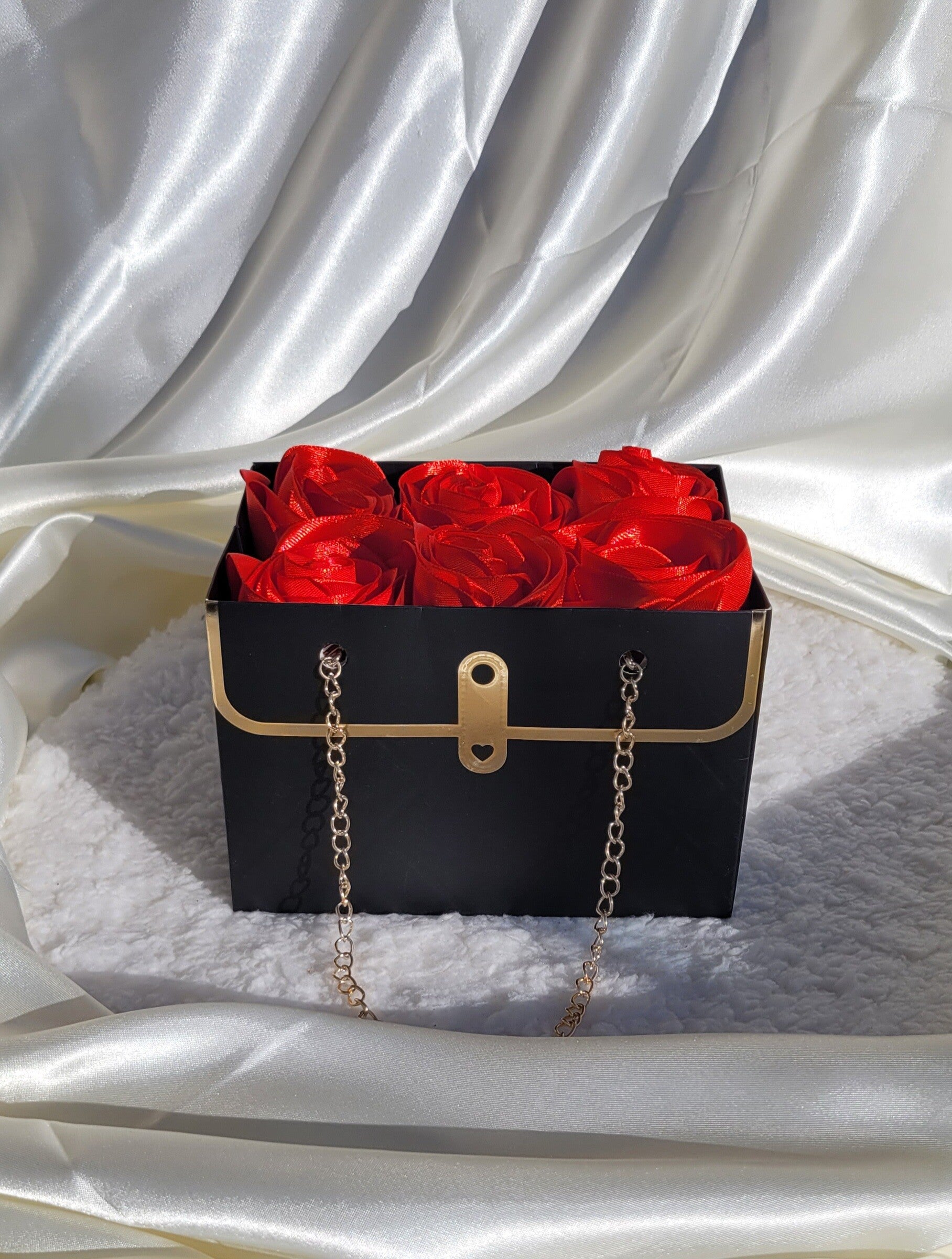 Eternal flower tas zwart. Kies je eigen kleur rozen