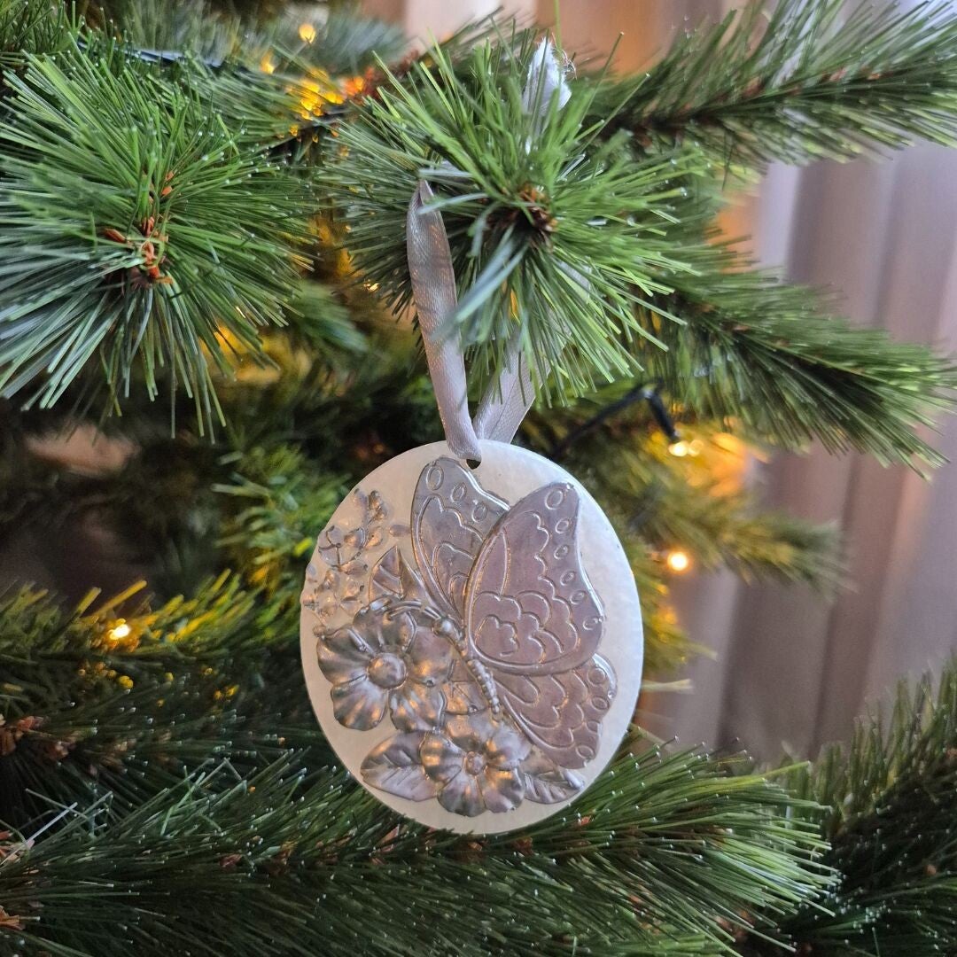 Kerstornament vlinder wit met zilverkleurige details