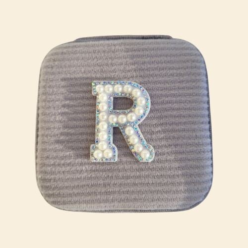 Juwelendoosje ribbel met  letter parel