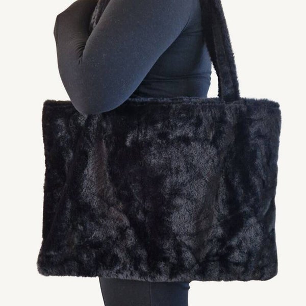 Personaliseer shopper faux fur zwart