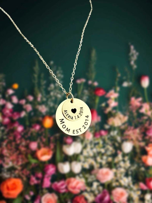Personalized Mom Necklace – Custom Name & Date Pendant (Gold)