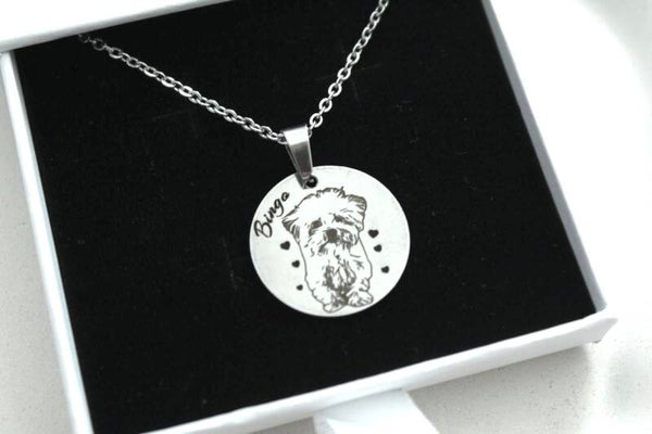Personalized Pet Portrait Necklace – Custom Engraved Dog or Cat Name Pendant