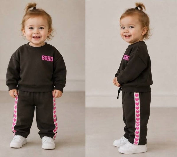 soho joggingpak bruin met roze.