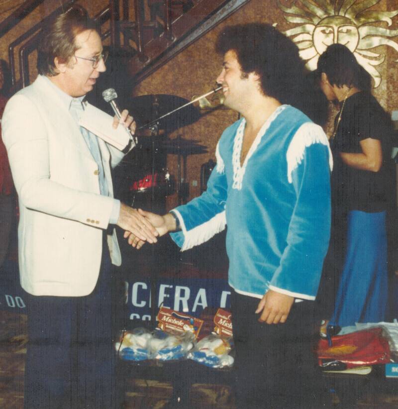 lucio-con-mike-bongiorno-1977-standard.jpg