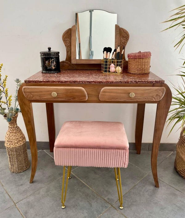 Rose : Coiffeuse ancienne en noyer massif