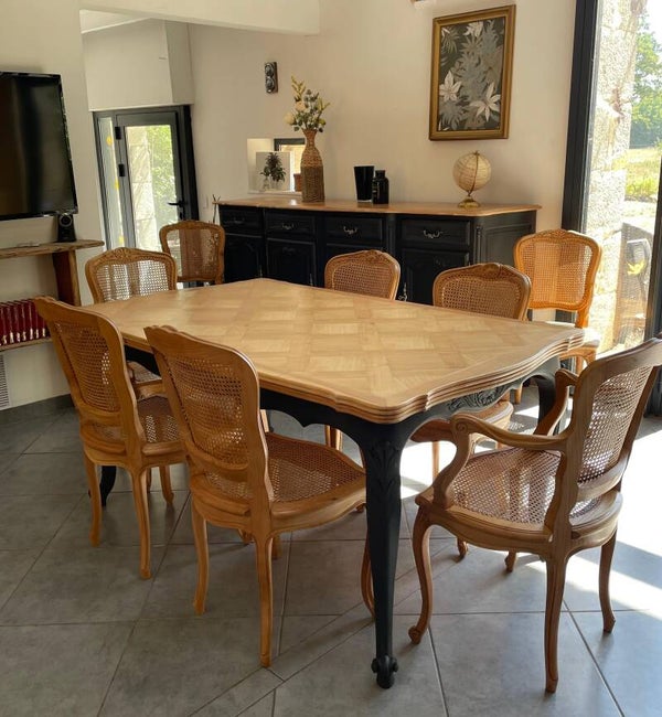 Salle à manger en merisier de style Régence rénovée et relookée