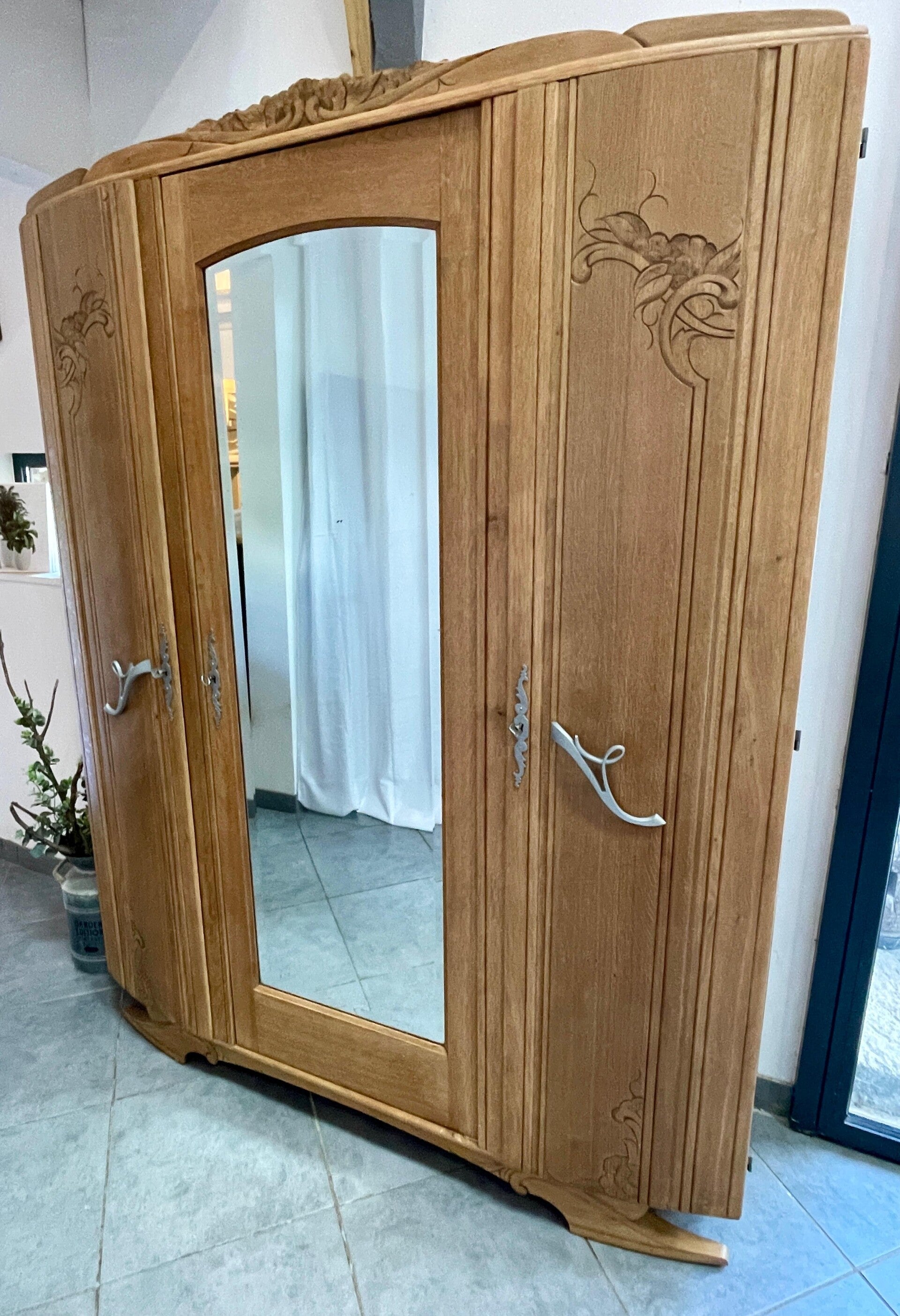 Suzanne : Armoire ancienne en chêne années 30-40 rénovée