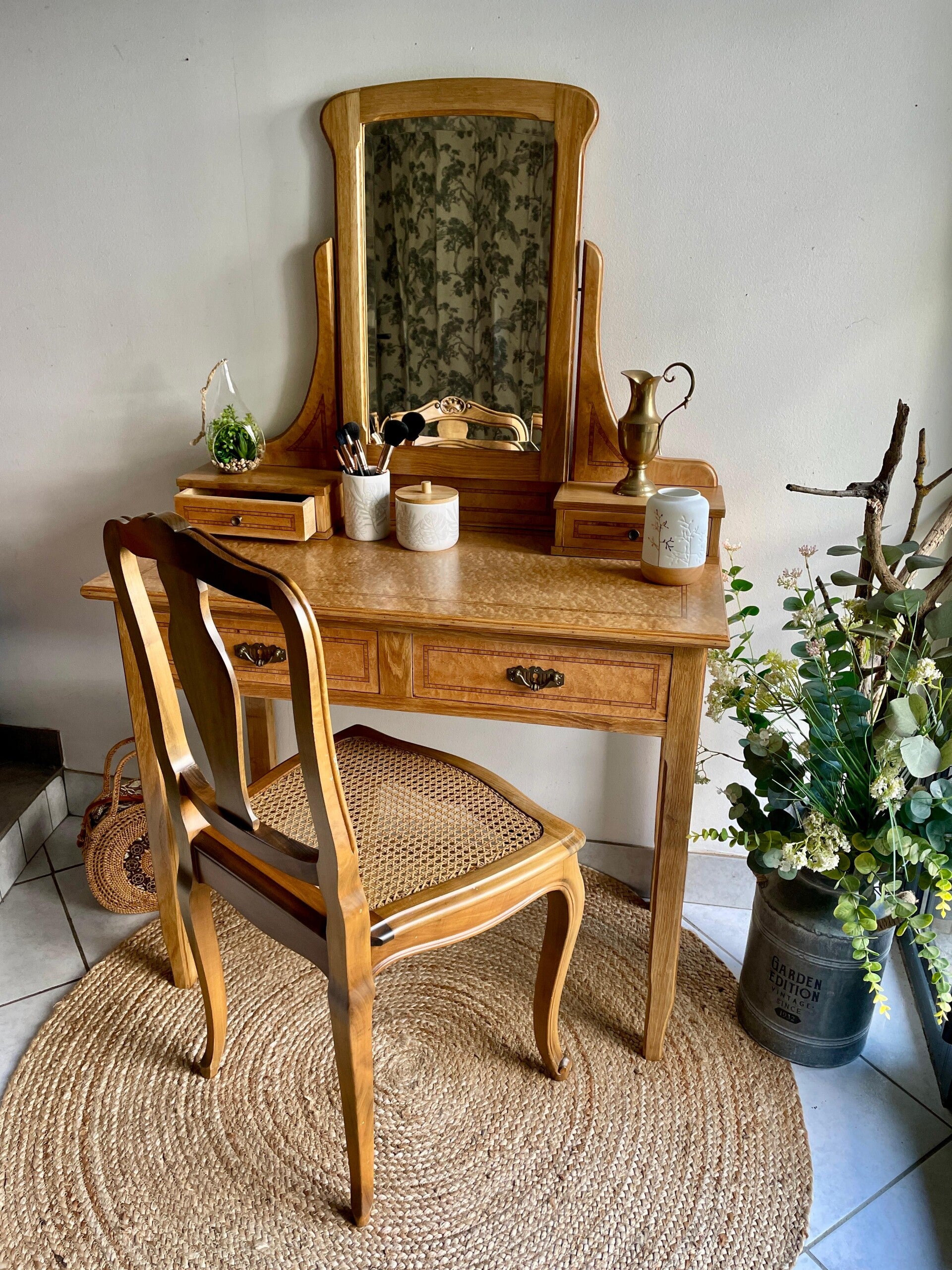 Olympe : Coiffeuse ancienne en bois massif et marqueterie rénovée