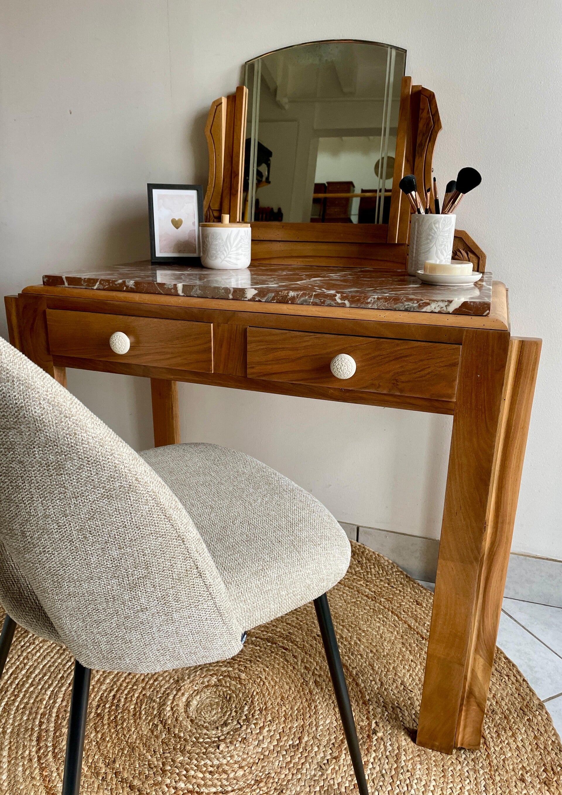 Gabrielle : Coiffeuse ancienne en noyer rénovée