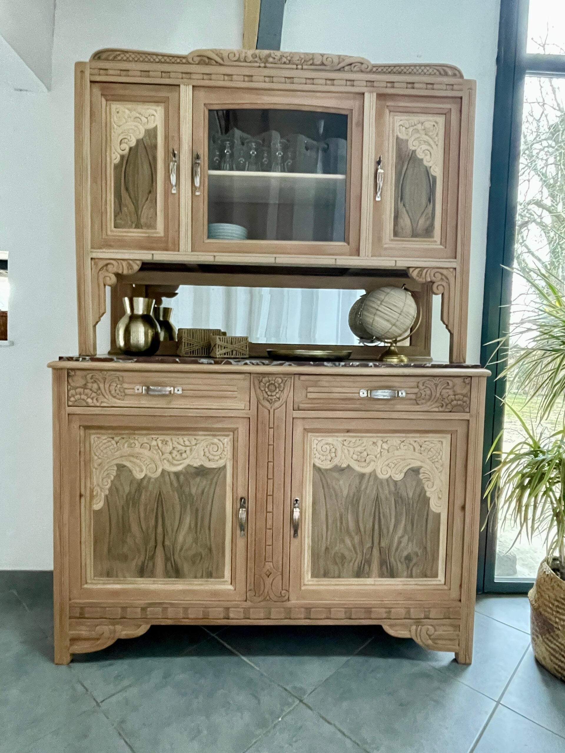 Gustave : Buffet années 30 en noyer rénové