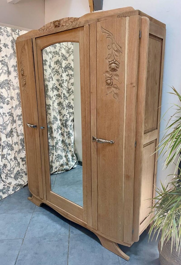 Bluette : Armoire art déco en chêne massif
