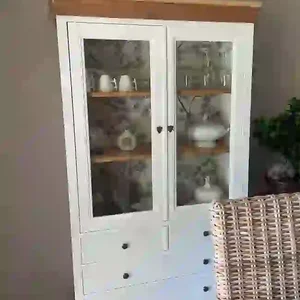 Meubles anciens, vitrine relookée