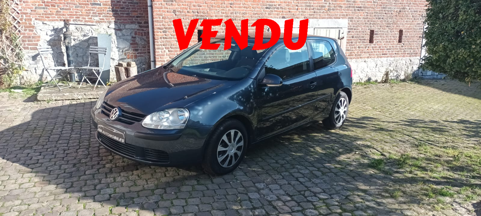 Peugeot 207 1.4 essence 2013, 97000 km, Euro 5, en excellent état avec airco, cruise control, 4 pneus neufs, vendue avec contrôle technique et Carpass