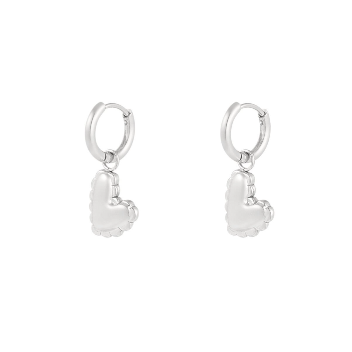 Kleine hangende hartjes charm oorbellen - Zilver