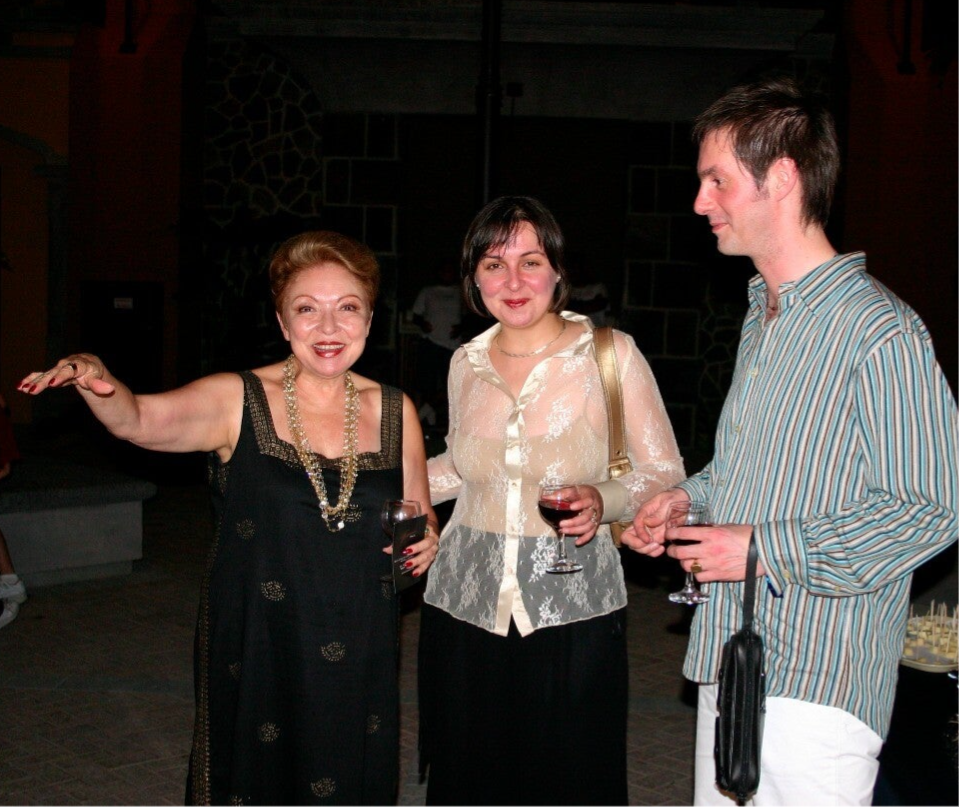 Marta Antillon Erika Stanley Wally Cartigny en exposicion Hanging Music, Los Sueños Costa Rica