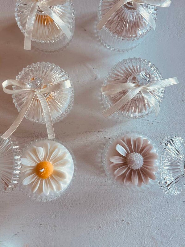 Ljus i elegant glas med lock