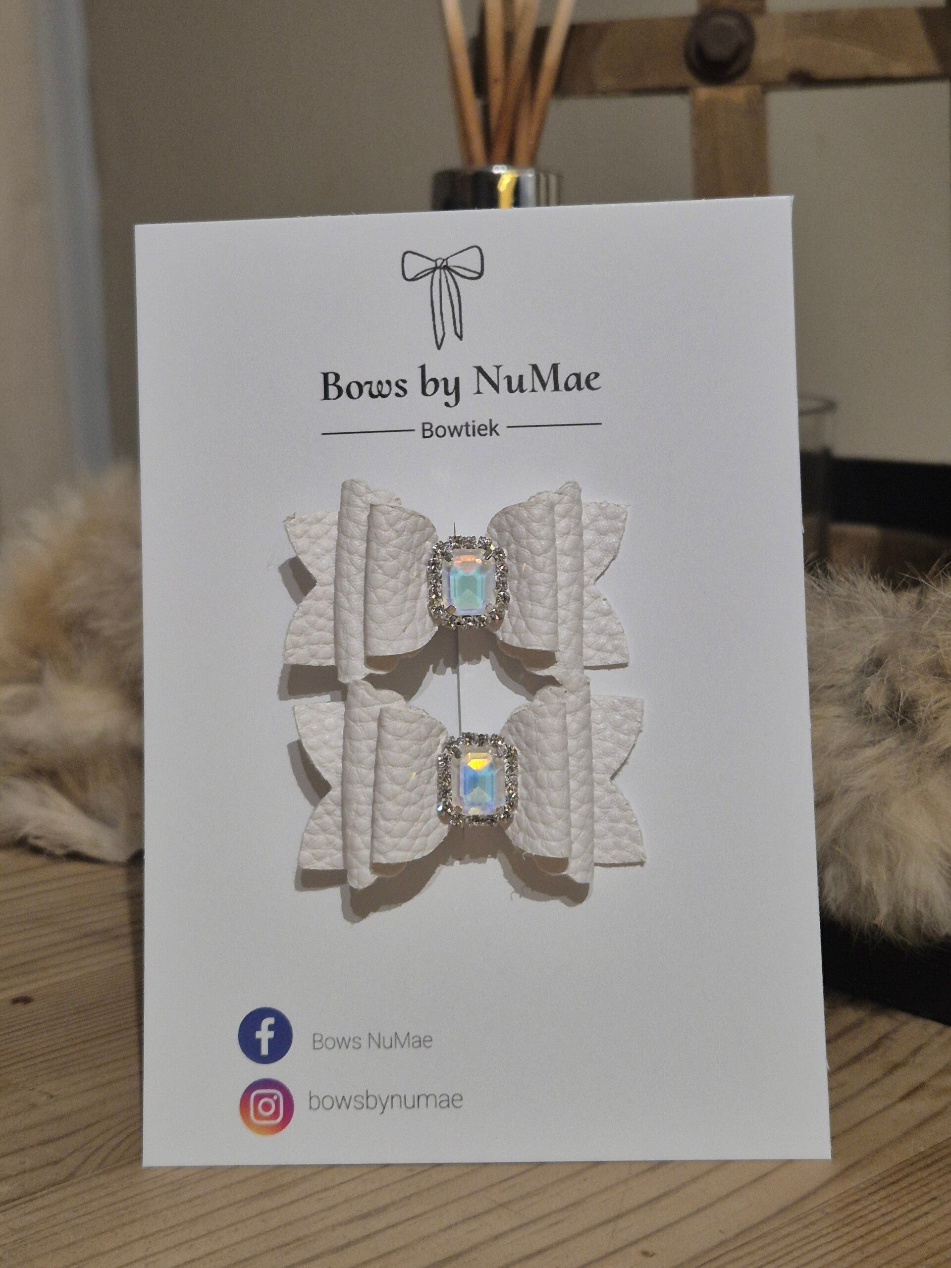 Wit setje mini strikjes