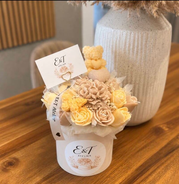 Apricot Duftkerzen Bouquet mit Teddy
