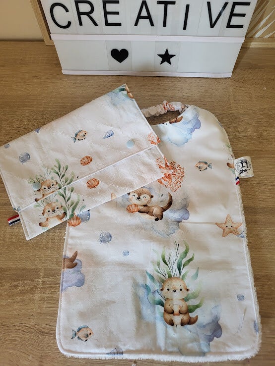 Serviette de cantine "loutre" et sa pochette assortie