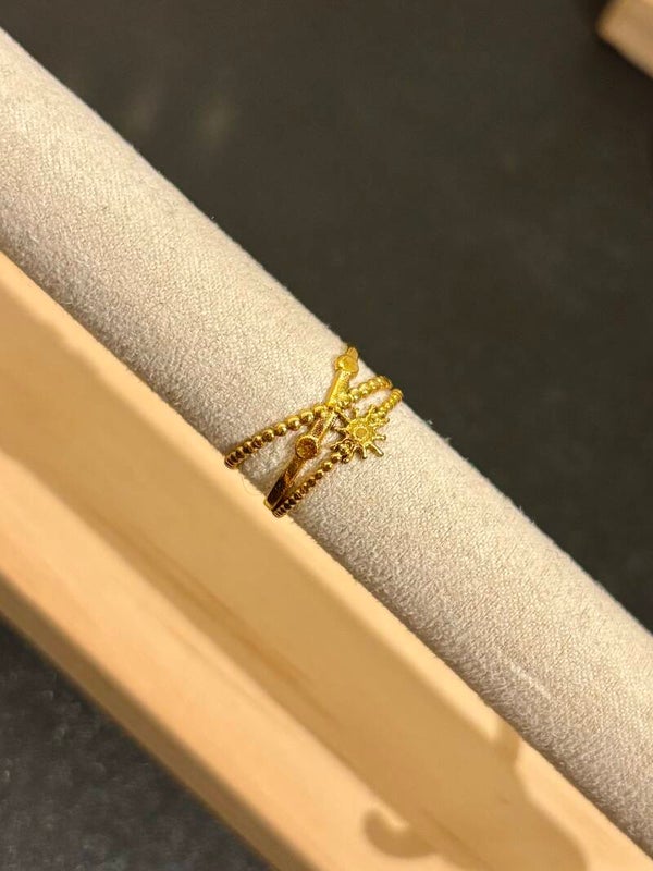 Twisted star ring