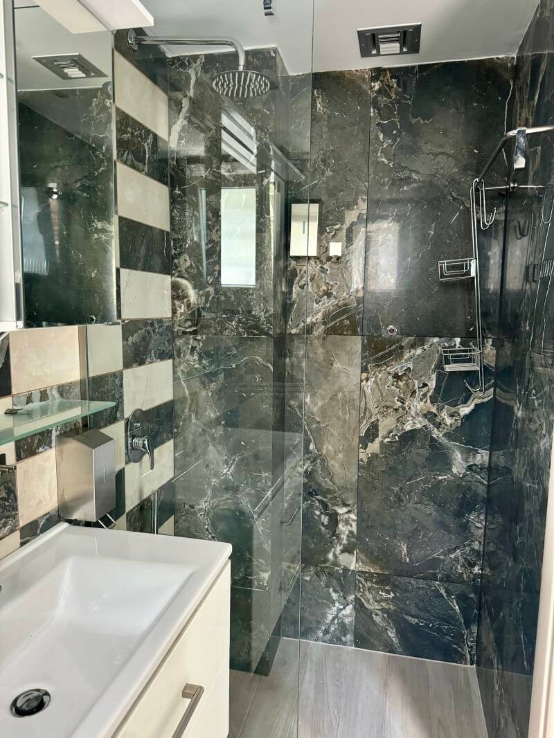 bathroom / WC