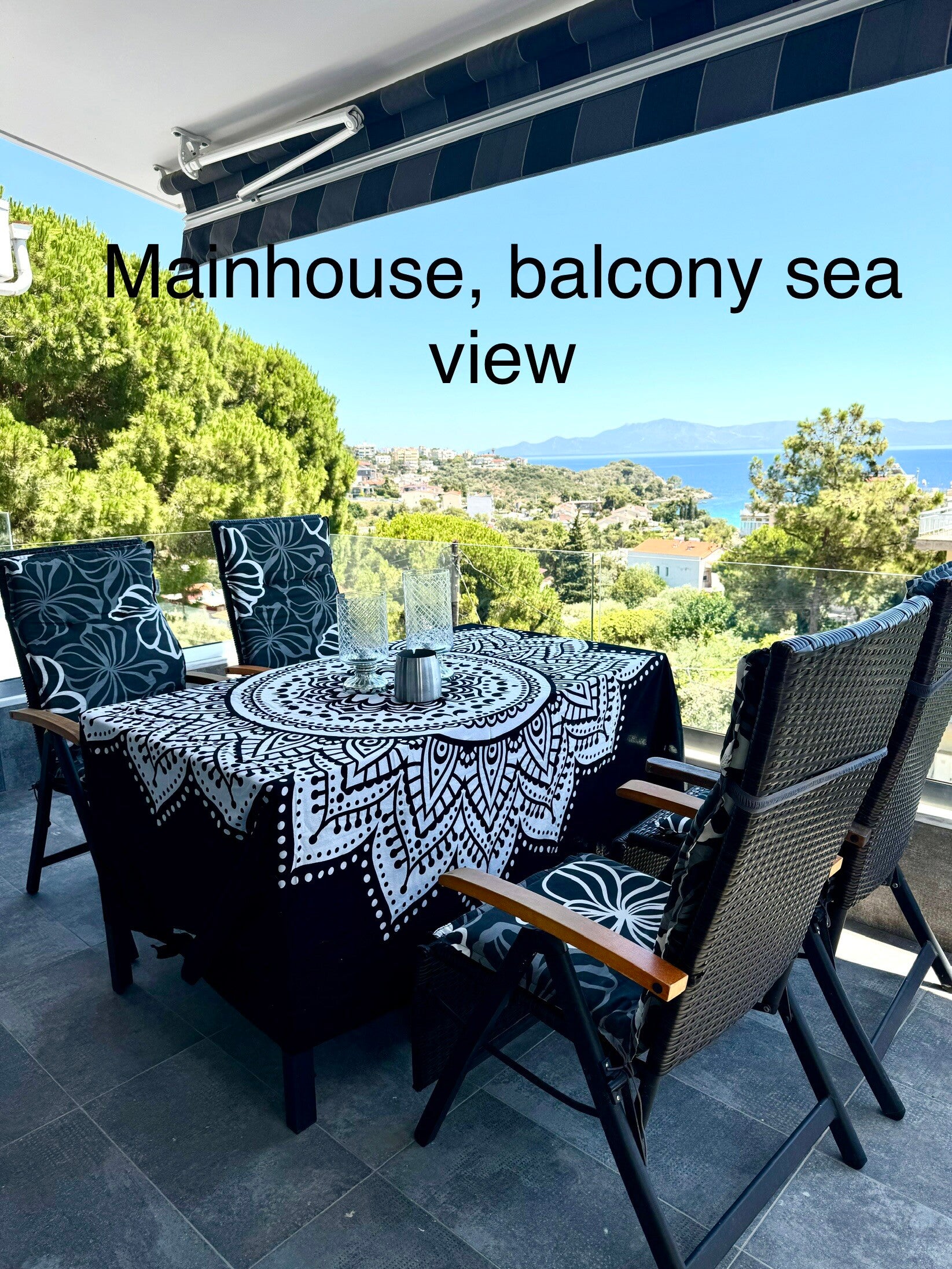 Mythos Main House