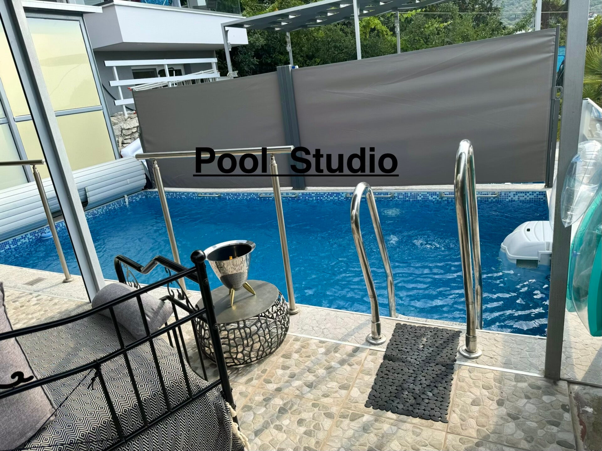 Mythos Pool Studio