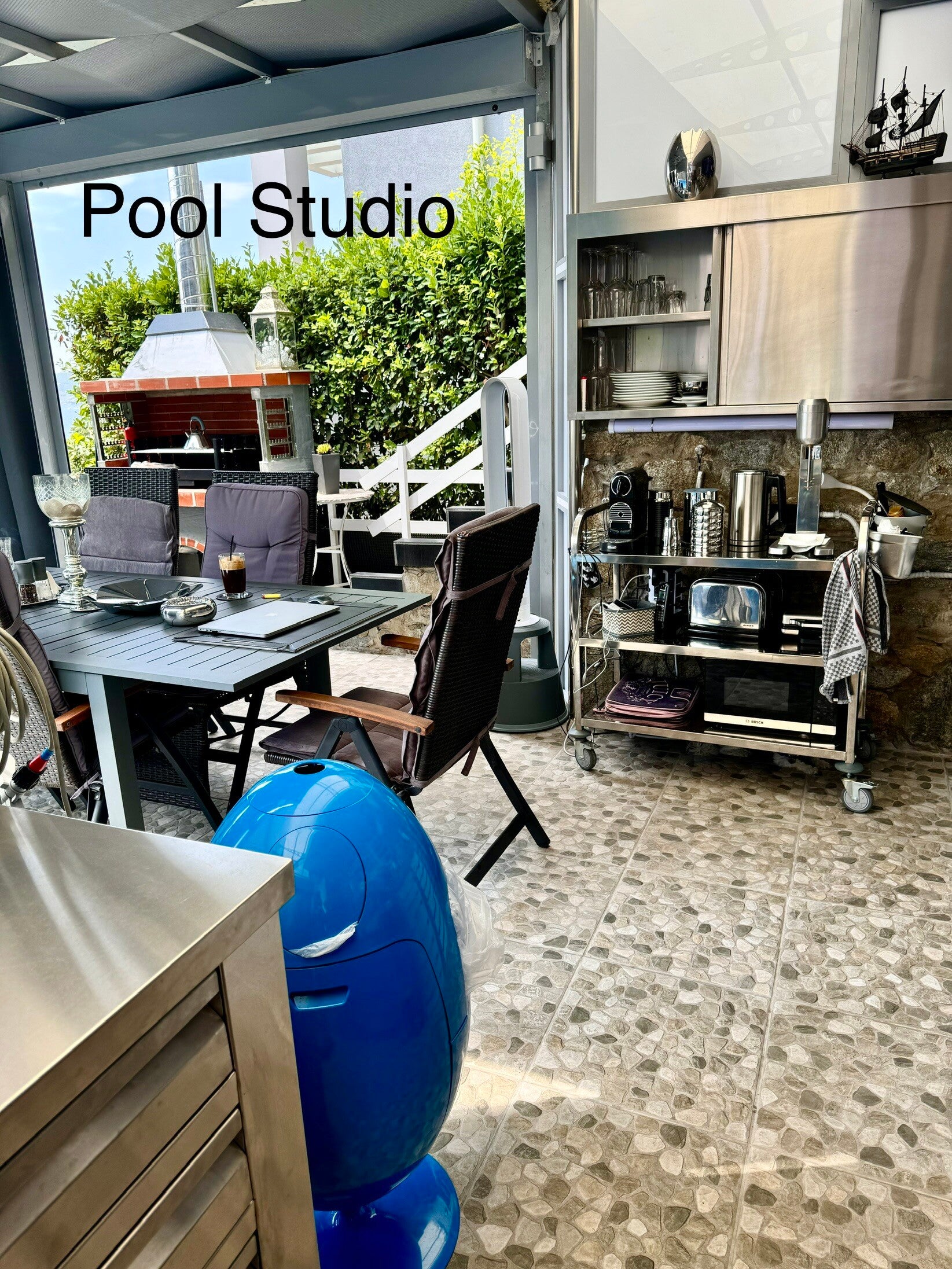 Mythos Pool Studio